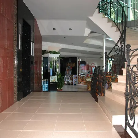 Risus Otel